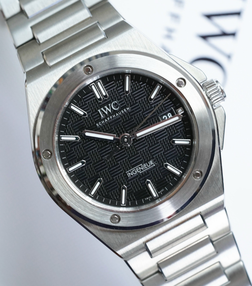 2025 New IWC - IW3289-01 Ingenieur Automatic 40 Stainless Steel / Black
