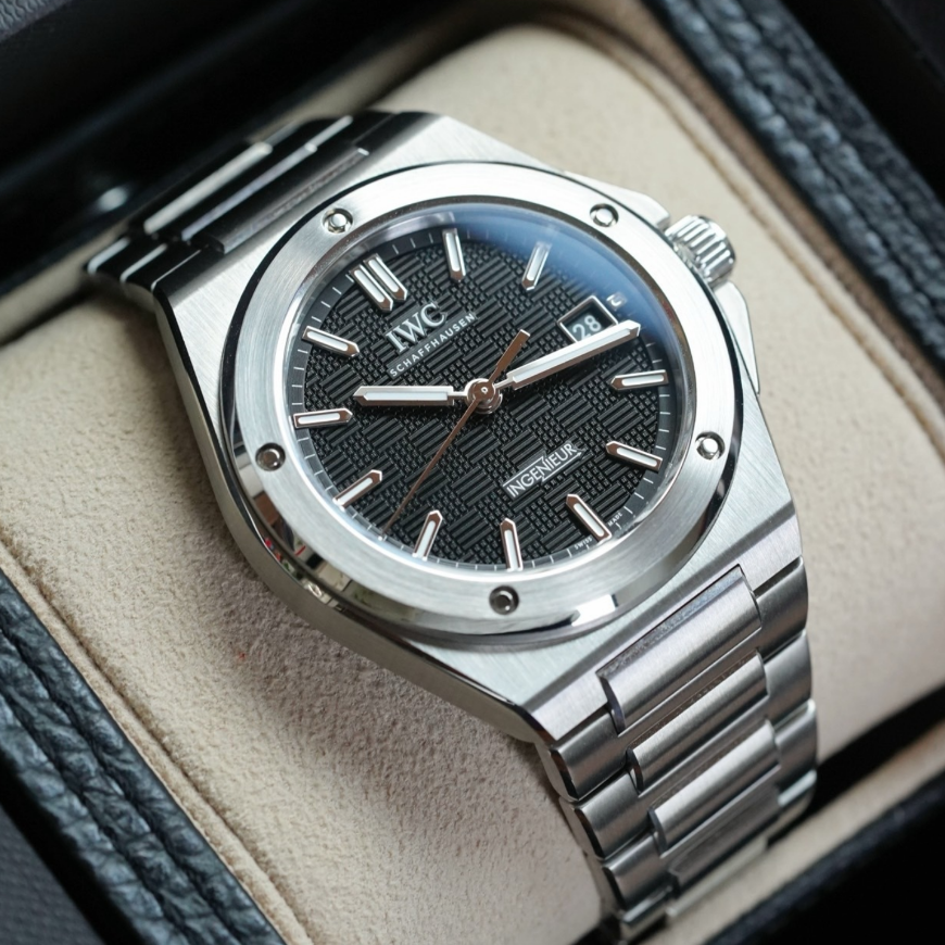 2025 New IWC - IW3289-01 Ingenieur Automatic 40 Stainless Steel / Black