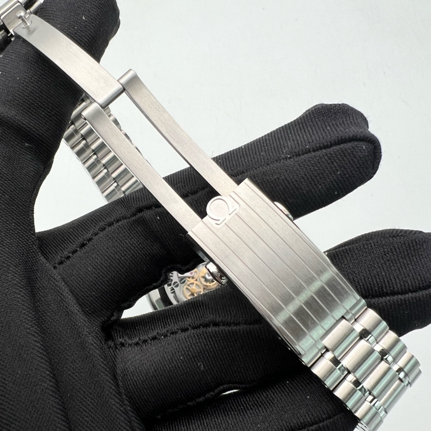 2025 New Omega - 310.30.42.50.01.002 Speedmaster Professional Moonwatch 3861 Stainless Steel / Black / Sapphire / Bracelet