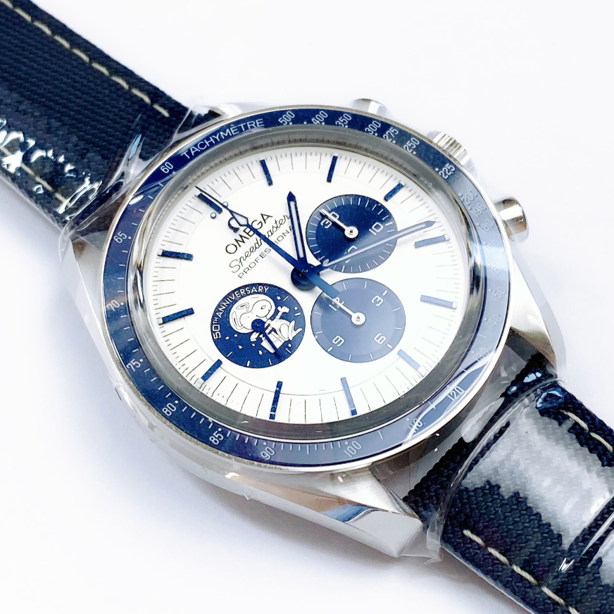 2025 New Omega - 310.32.42.50.02.001 Speedmaster Professional Moonwatch Apollo 13 50th Anniversary Snoopy