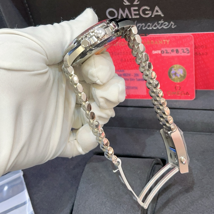 2025 New Omega - 310.30.42.50.01.001 Speedmaster Professional Moonwatch 3861 Stainless Steel / Black / Plexi / Bracelet