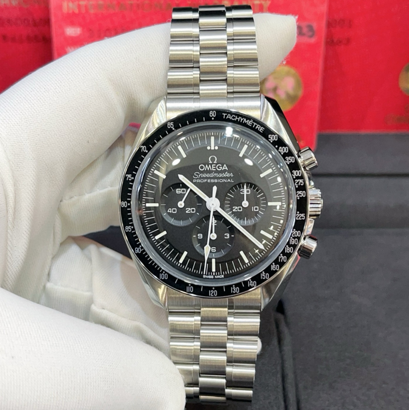 2025 New Omega - 310.30.42.50.01.001 Speedmaster Professional Moonwatch 3861 Stainless Steel / Black / Plexi / Bracelet