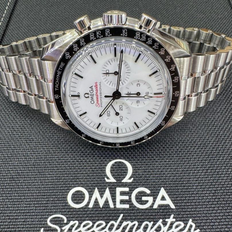 2025 New Omega - 310.30.42.50.04.001 Speedmaster Professional Moonwatch 3861 Stainless Steel / White / Sapphire / Bracelet