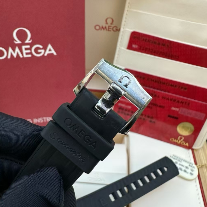 2025 Like New Omega - 210.22.42.20.01.002 Seamaster Diver 300M Master Co-Axial 42 Stainless Steel / Sedna Gold / Black / Rubber