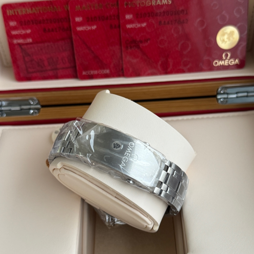 2025 New Omega - 210.30.42.20.03.001 Seamaster Diver 300M Master Co-Axial 42 Stainless Steel / Blue / Bracelet