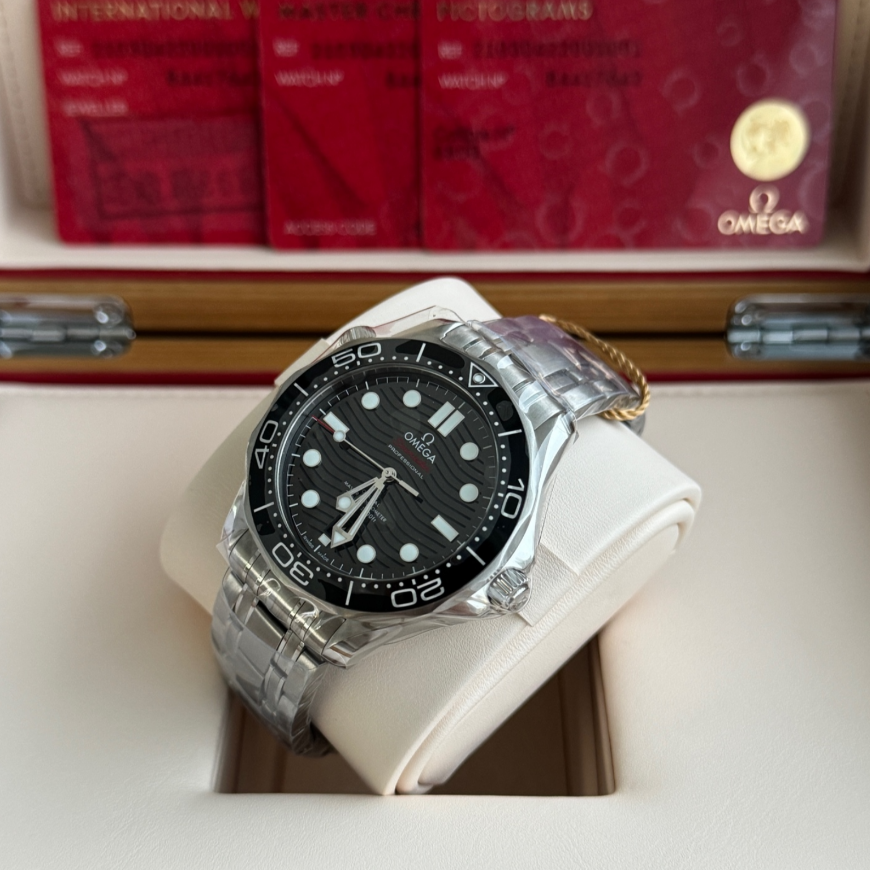 2025 New Omega - 210.30.42.20.03.001 Seamaster Diver 300M Master Co-Axial 42 Stainless Steel / Blue / Bracelet