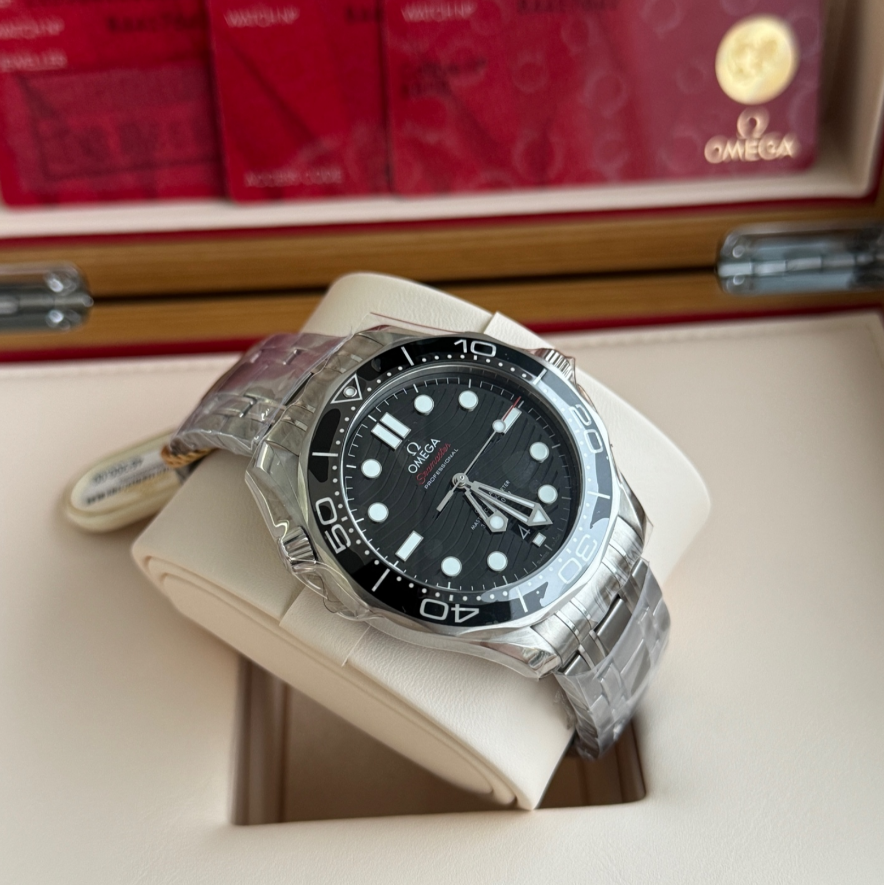 2025 New Omega - 210.30.42.20.03.001 Seamaster Diver 300M Master Co-Axial 42 Stainless Steel / Blue / Bracelet