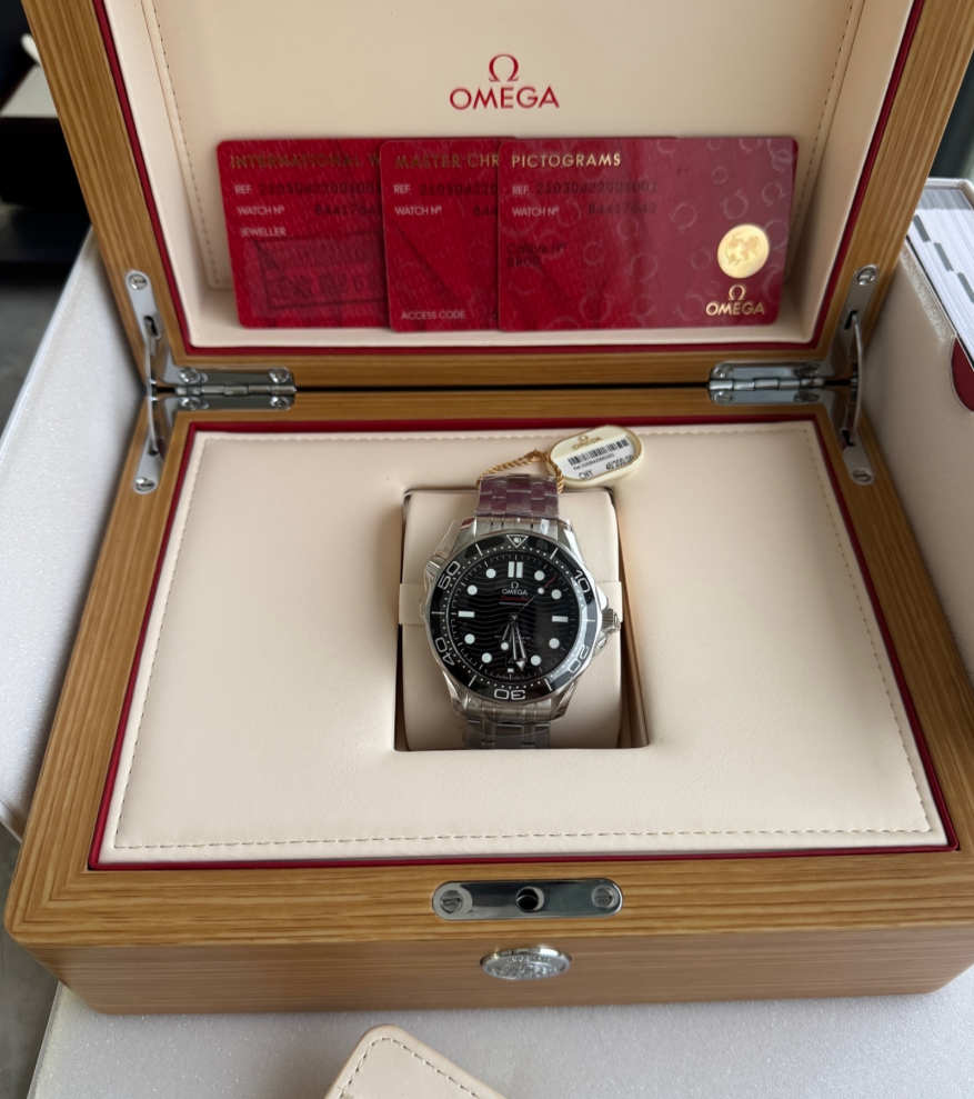 2025 New Omega - 210.30.42.20.03.001 Seamaster Diver 300M Master Co-Axial 42 Stainless Steel / Blue / Bracelet