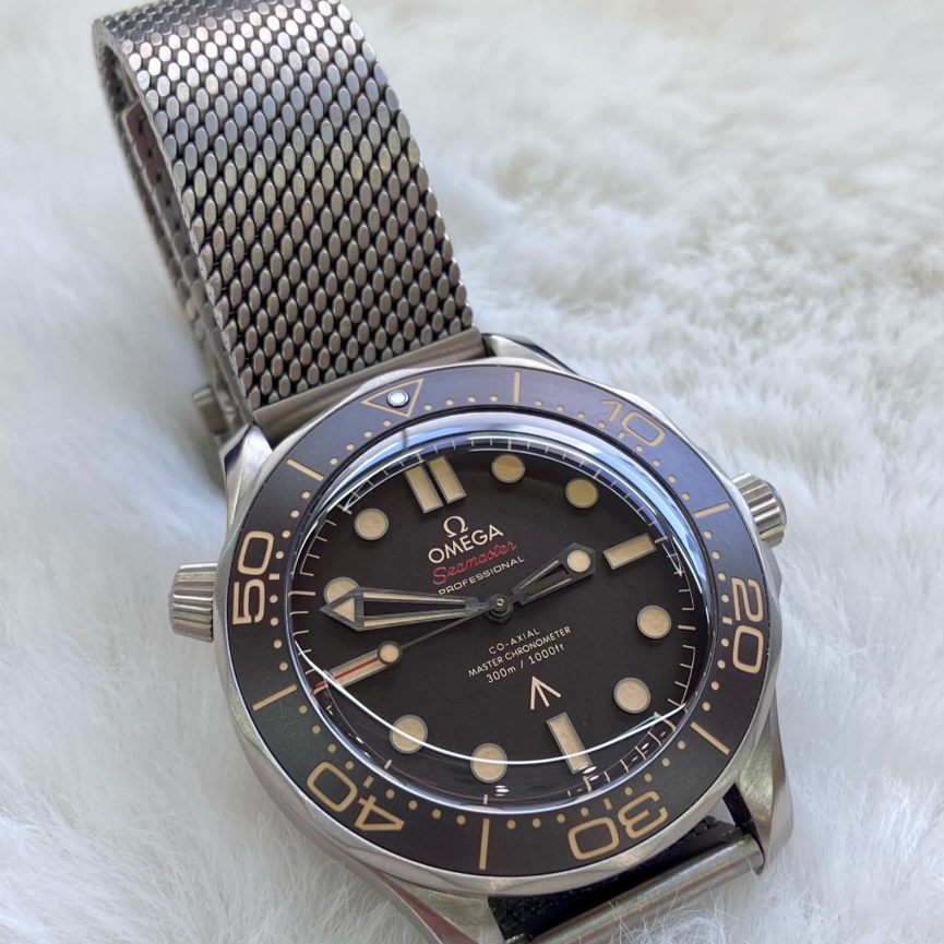 2024 Pre-owned Omega - 210.90.42.20.01.001 Seamaster Diver 300M Master Co-Axial 42 James Bond No Time to Die / Bracelet