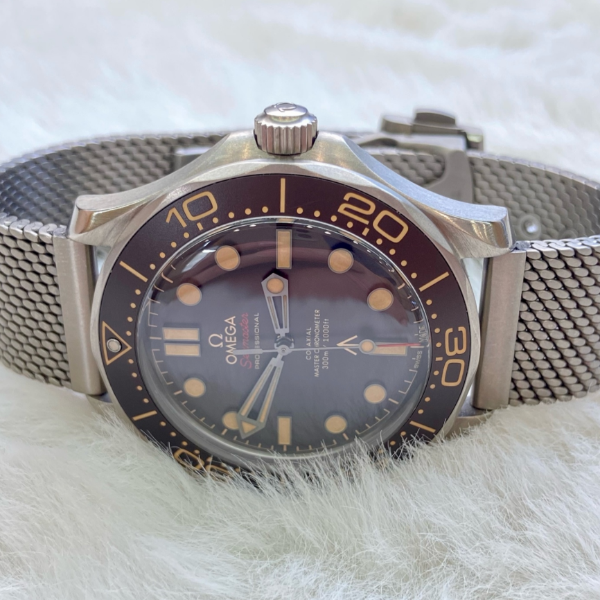 2024 Pre-owned Omega - 210.90.42.20.01.001 Seamaster Diver 300M Master Co-Axial 42 James Bond No Time to Die / Bracelet