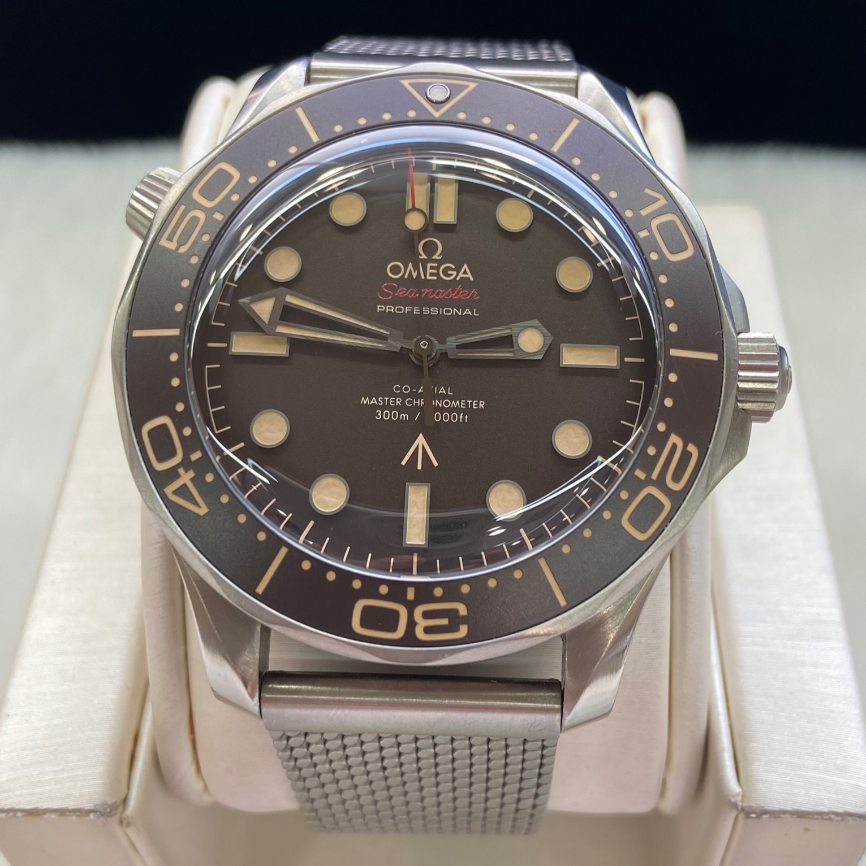 2024 Pre-owned Omega - 210.90.42.20.01.001 Seamaster Diver 300M Master Co-Axial 42 James Bond No Time to Die / Bracelet