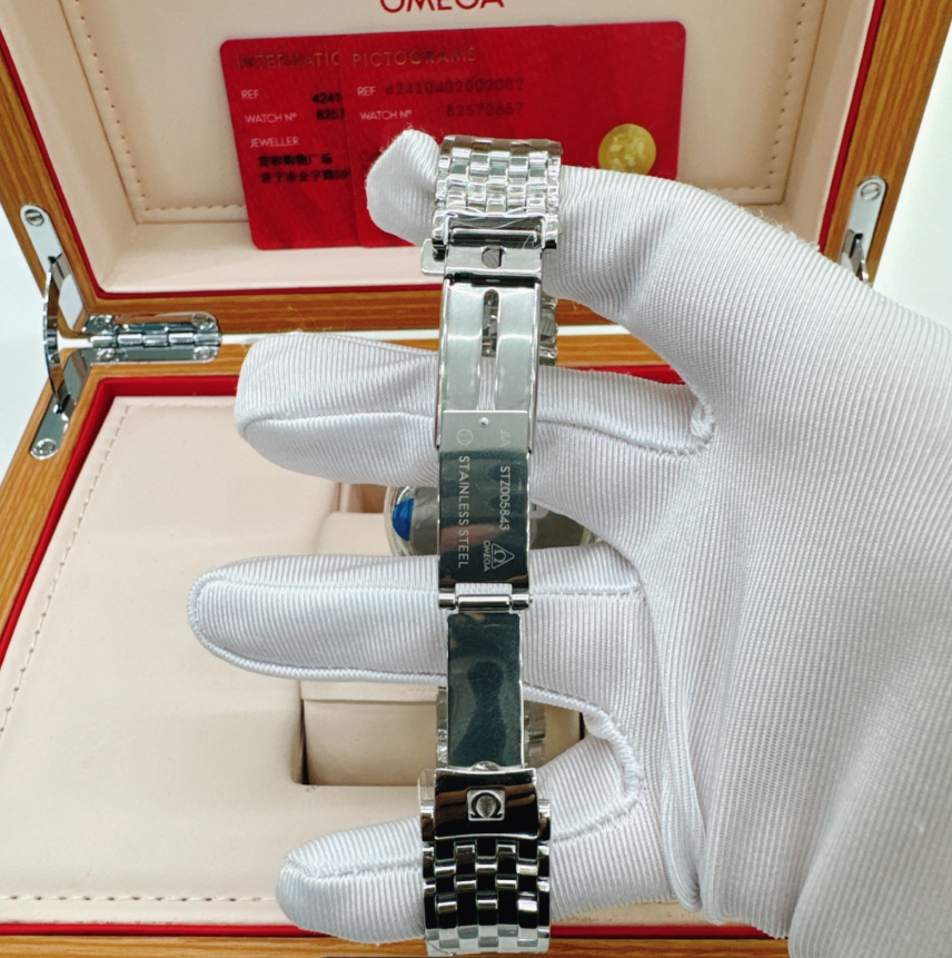 2025 New Omega - 424.10.40.20.02.002 De Ville Prestige Co-Axial 39.5 Stainless Steel / Vintage Silver / Bracelet