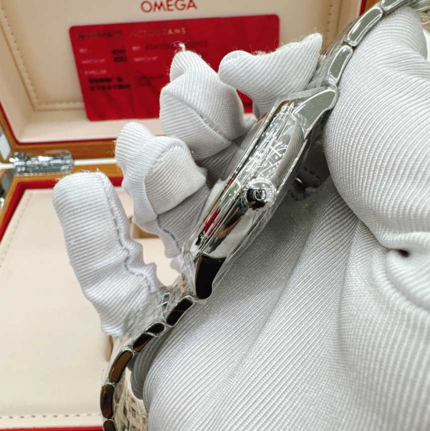 2025 New Omega - 424.10.40.20.02.002 De Ville Prestige Co-Axial 39.5 Stainless Steel / Vintage Silver / Bracelet