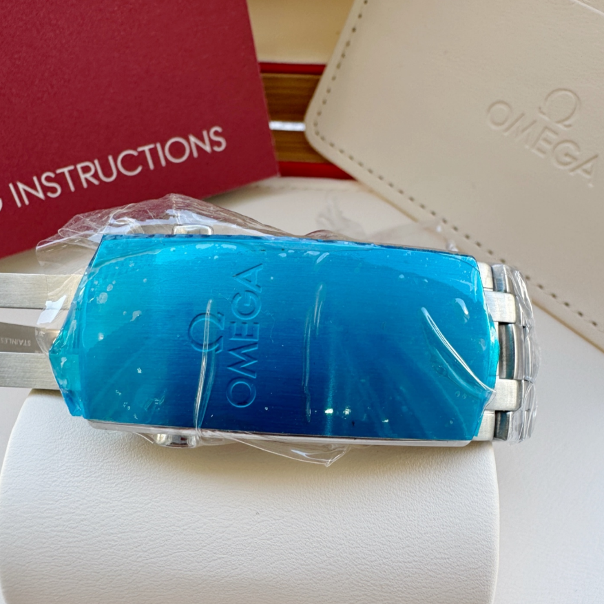 2025 New Omega - 210.30.42.20.04.001 Seamaster Diver 300M Master Co-Axial 42 Stainless Steel / White / Bracelet