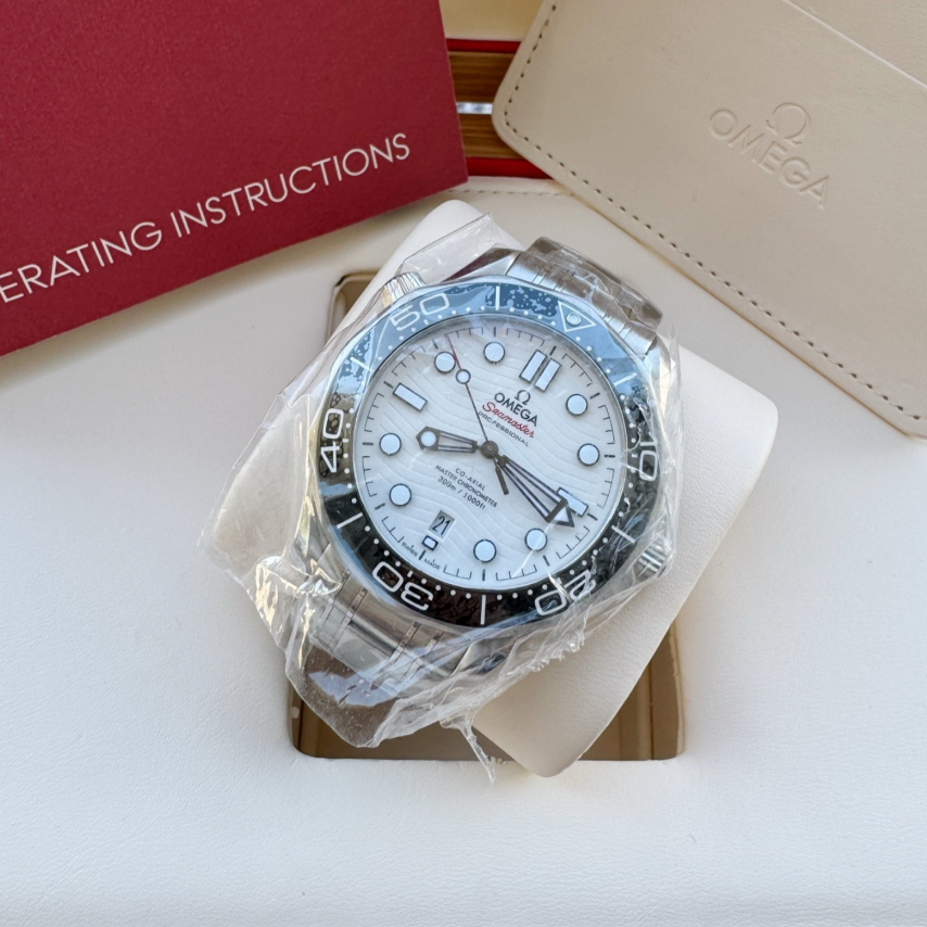 2025 New Omega - 210.30.42.20.04.001 Seamaster Diver 300M Master Co-Axial 42 Stainless Steel / White / Bracelet