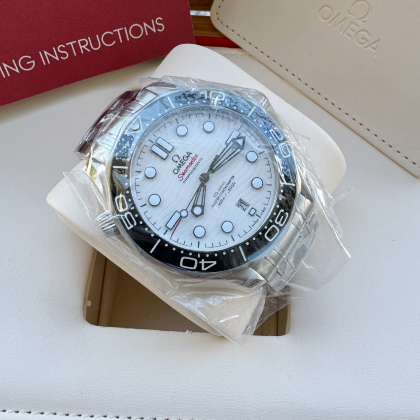 2025 New Omega - 210.30.42.20.04.001 Seamaster Diver 300M Master Co-Axial 42 Stainless Steel / White / Bracelet