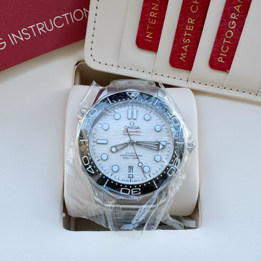 2025 New Omega - 210.30.42.20.04.001 Seamaster Diver 300M Master Co-Axial 42 Stainless Steel / White / Bracelet