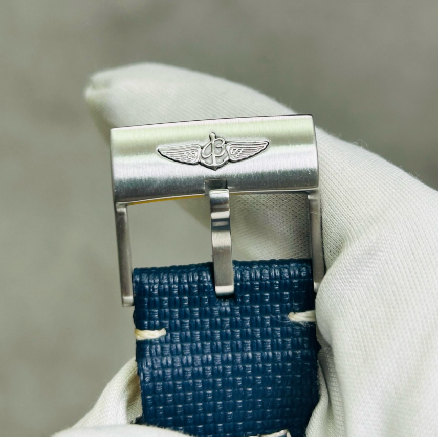 2020 Pre-owned Breitling - A17318101C1X1 Avenger Automatic 43 Stainless Steel / Blue / Military / Pin