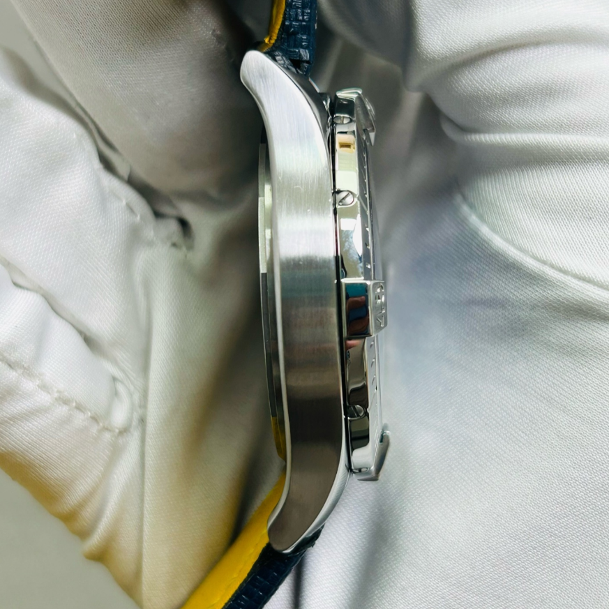 2020 Pre-owned Breitling - A17318101C1X1 Avenger Automatic 43 Stainless Steel / Blue / Military / Pin