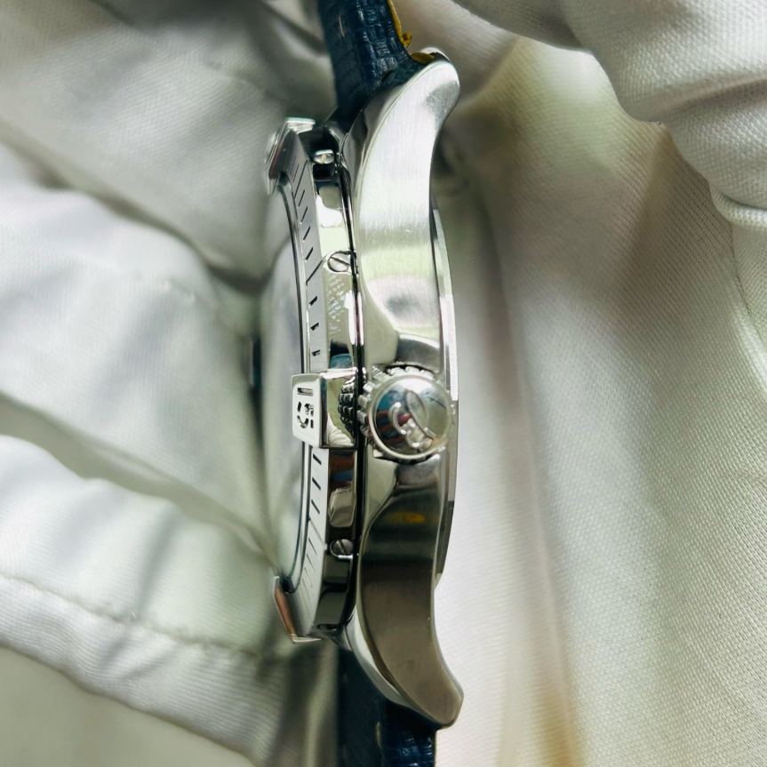 2020 Pre-owned Breitling - A17318101C1X1 Avenger Automatic 43 Stainless Steel / Blue / Military / Pin