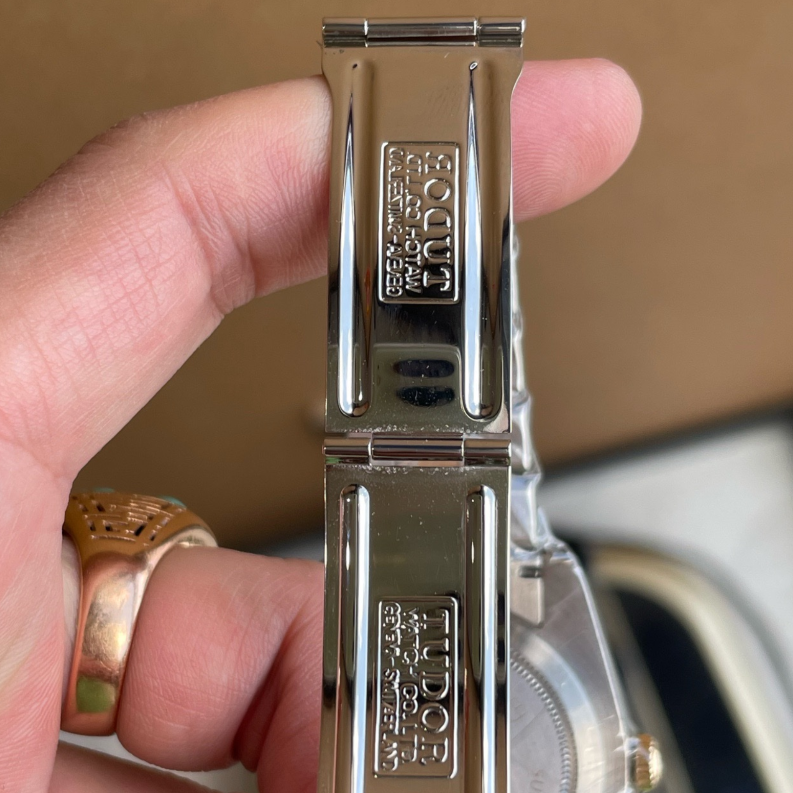 Watch ONLY Tudor - M23013-0022 Classic Stainless steel /Two-tone (Gold)