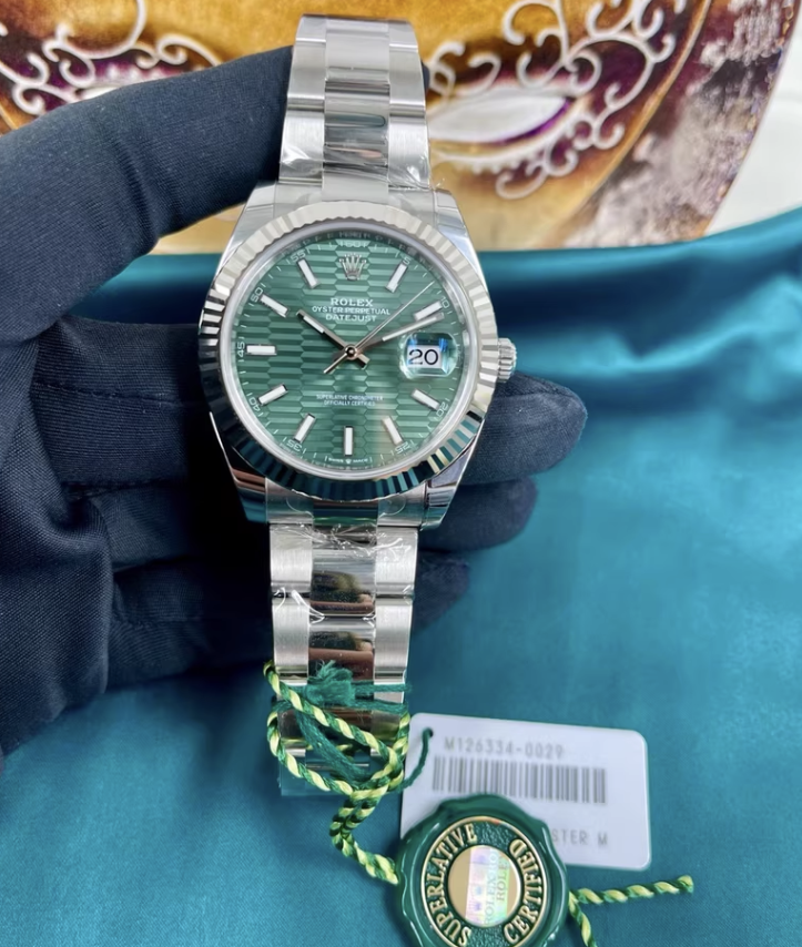 2023 Pre-owned Rolex - 126334-0029 Datejust 41 Stainless Steel - Fluted / Green - Fluted / Oyster