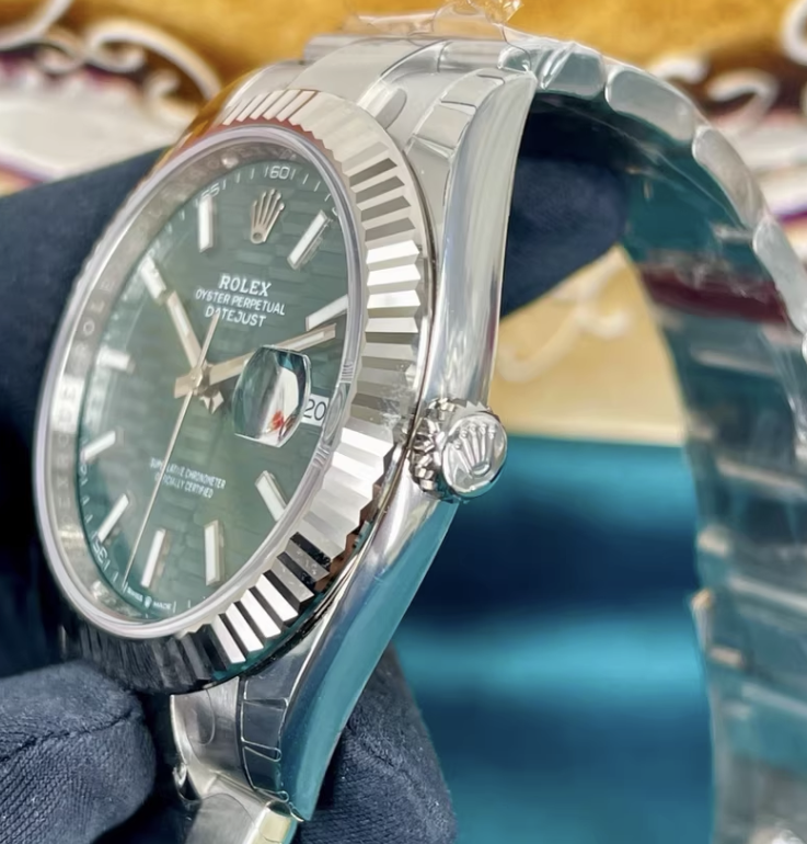 2023 Pre-owned Rolex - 126334-0029 Datejust 41 Stainless Steel - Fluted / Green - Fluted / Oyster
