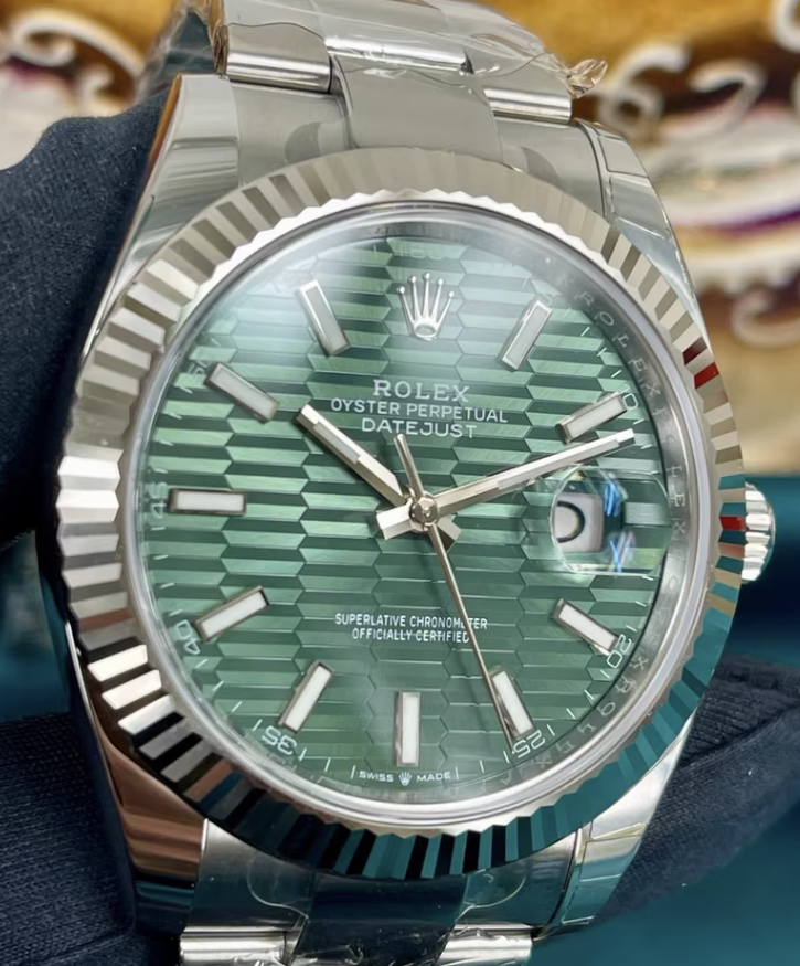 2023 Pre-owned Rolex - 126334-0029 Datejust 41 Stainless Steel - Fluted / Green - Fluted / Oyster