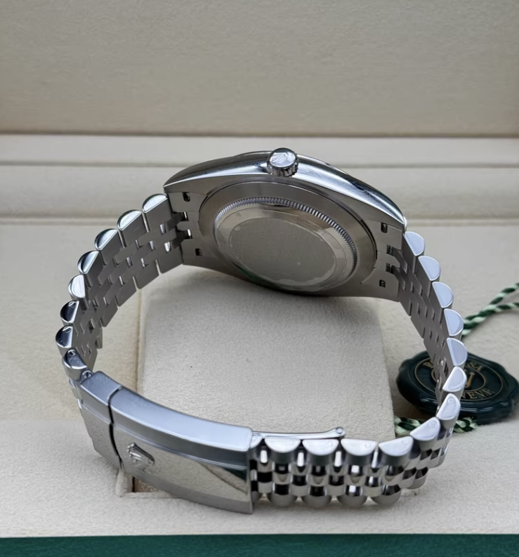 2024 Pre-owned Rolex - 126300-0002 Datejust 41 Stainless Steel Smooth / Jubilee / Blue