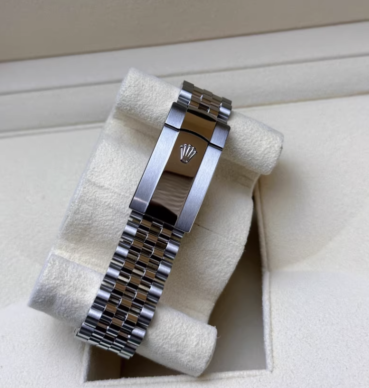 2025 Brand New Rolex - 126300-0022 Datejust 41 Stainless Steel Smooth / Jubilee / Green - Fluted