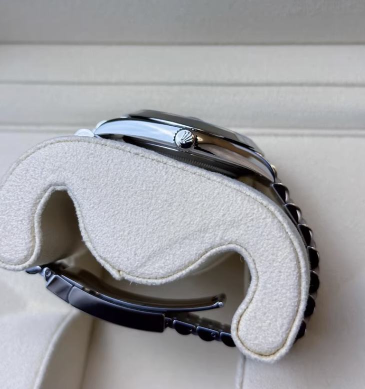 2024 Pre-owned Rolex - 126300-0024 Datejust 41 Stainless Steel Smooth / Jubilee / Blue- Fluted