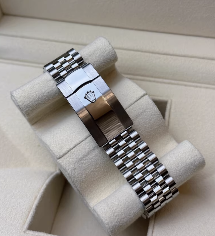 2024 Pre-owned Rolex - 126300-0024 Datejust 41 Stainless Steel Smooth / Jubilee / Blue- Fluted