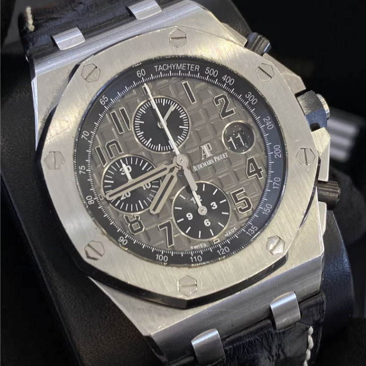 2019 Pre-owned Audemars Piguet - 26470ST.OO.A104CR.01 Royal Oak Offshore 26470 Stainless Steel / Grey / Alligator